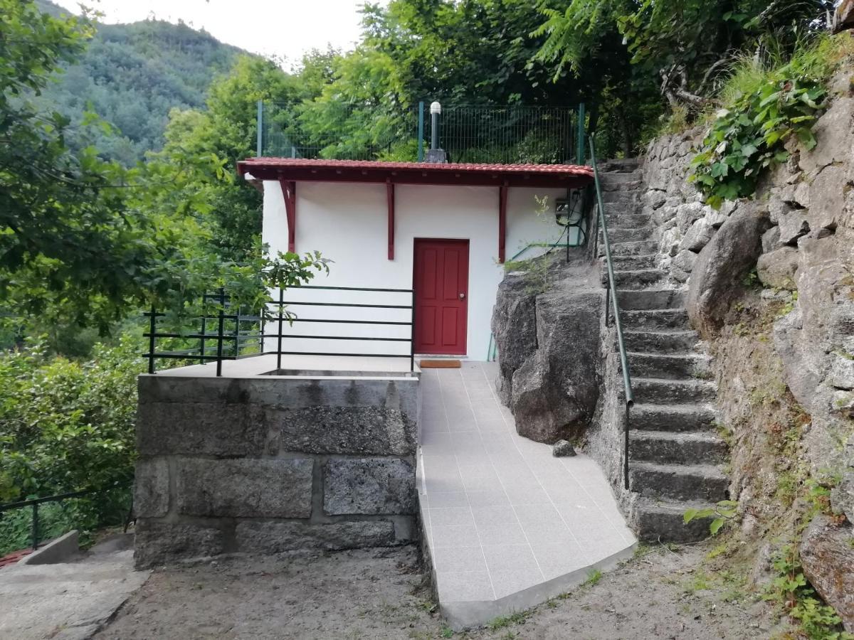 Campismo Rural Vale Dos Moinhos Geres Hotel Exterior photo